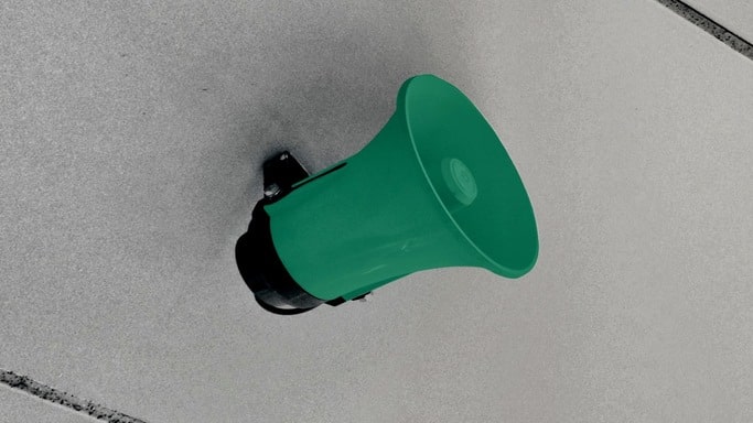 Image d'un haut-parleur symbolisant la communication dans l'article sur la communication pour Support Wellness & Spa